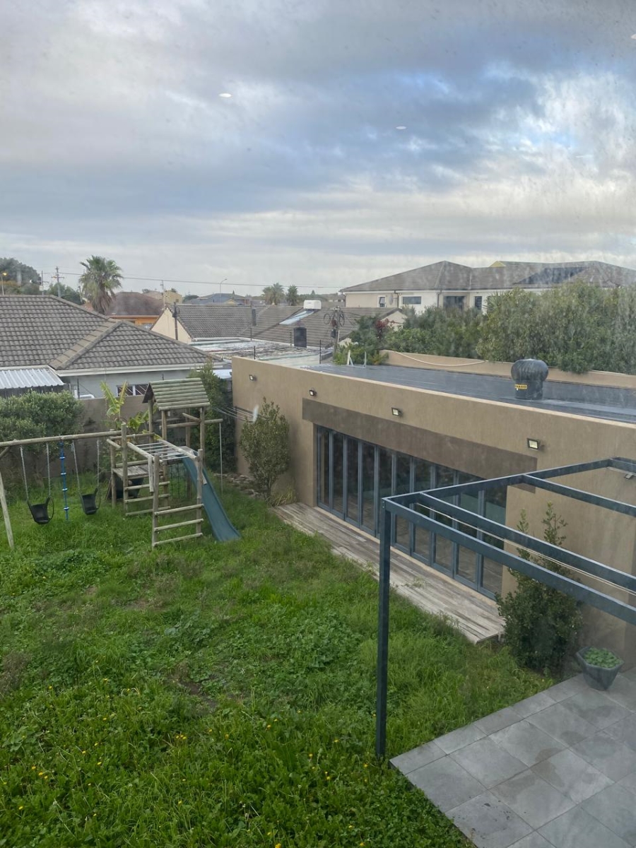 4 Bedroom Property for Sale in Rondebosch East Western Cape